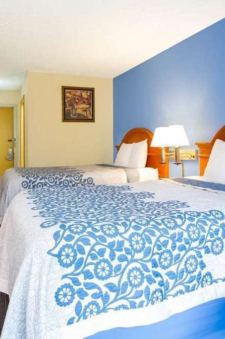 Hotel Days Inn by Wyndham Runnemede Philadelphia Area photo 2