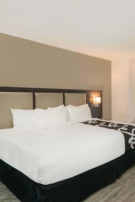 Hotel La Quinta Inn & Suites by Wyndham Mobile photo 1