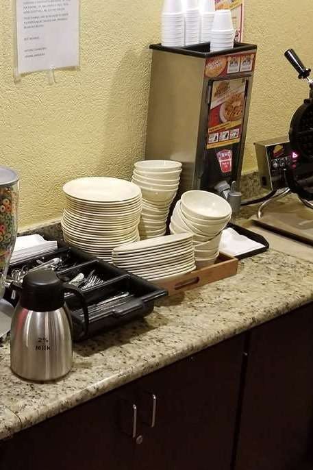 Hotel Ramada by Wyndham Houston Intercontinental Airport East photo 5