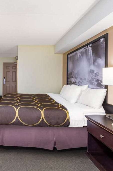 Hotel Super 8 by Wyndham Niagara Falls by the Falls photo 1