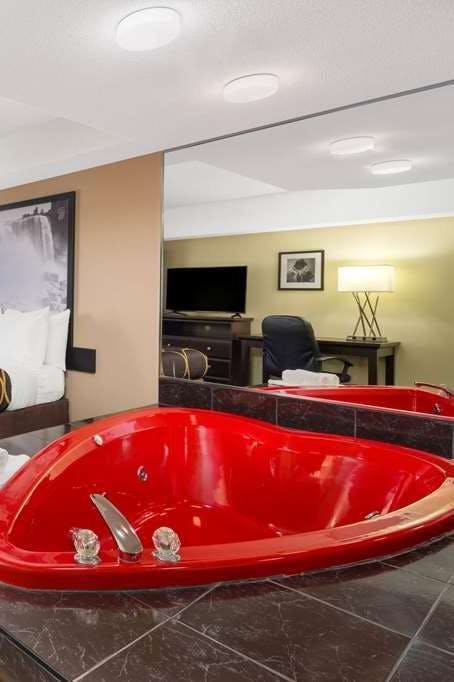 Hotel Super 8 by Wyndham Niagara Falls by the Falls photo 2