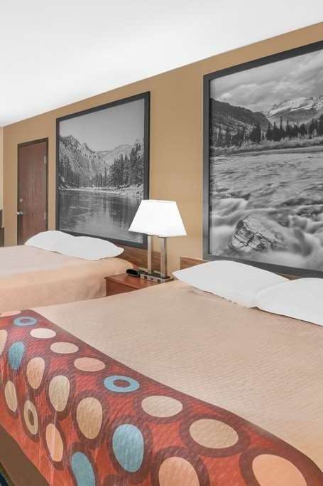 Hotel Super 8 by Wyndham Marshalltown photo 2