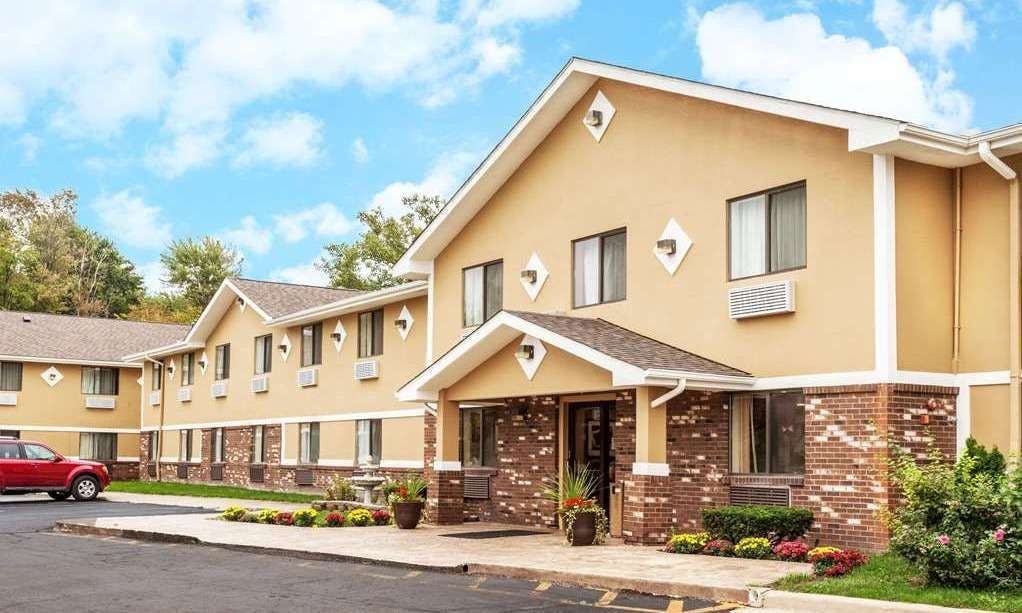 Super 8 by Wyndham Sterling Heights/Detroit Area