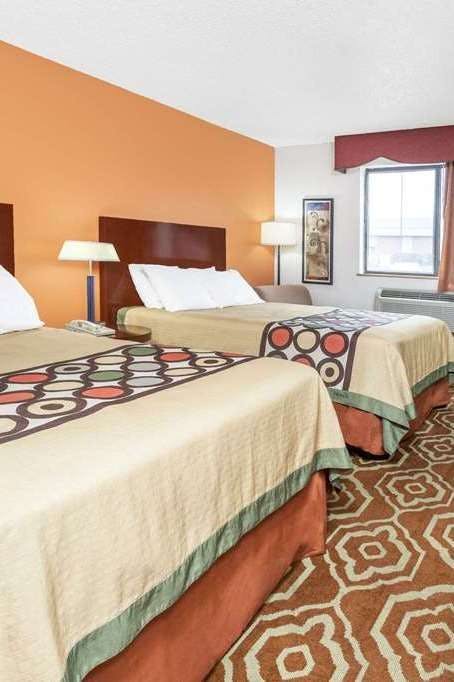 Hotel Super 8 by Wyndham Sterling Heights/Detroit Area photo 2