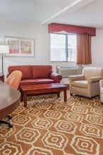 Hotel Super 8 by Wyndham Sterling Heights/Detroit Area photo 5