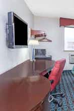 Hotel Super 8 by Wyndham Sterling Heights/Detroit Area photo 3