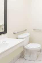 Hotel Super 8 by Wyndham Columbus West photo 4