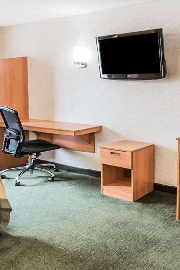 Hotel Super 8 by Wyndham Columbus West photo 3