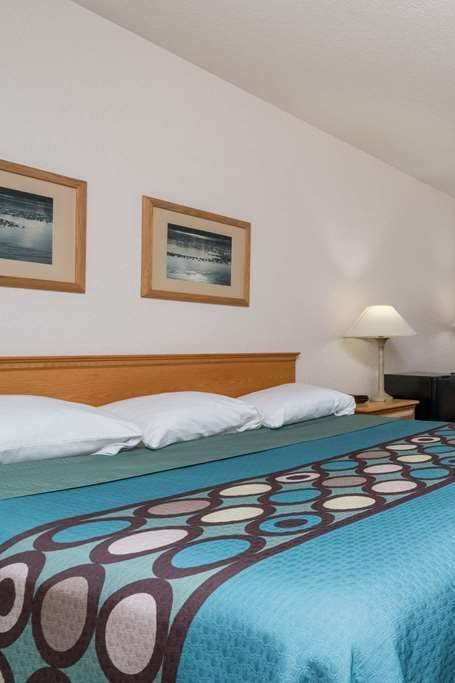 Hotel Super 8 Sheldon photo 1