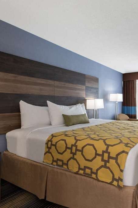 Hotel Baymont by Wyndham Cheraw photo 1