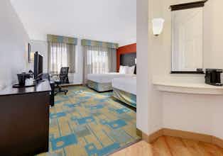 Hotel La Quinta Inn Ste DFW AP N photo 3