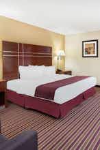 Hotel Baymont by Wyndham Bowling Green photo 1