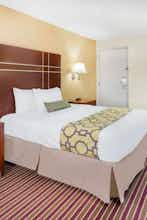 Hotel Baymont by Wyndham Bowling Green photo 2