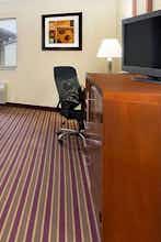 Hotel Baymont by Wyndham Bowling Green photo 4