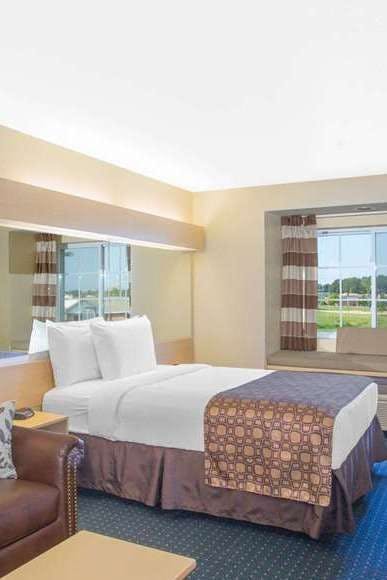 Hotel Microtel Inn & Suites by Wyndham Albertville photo 1