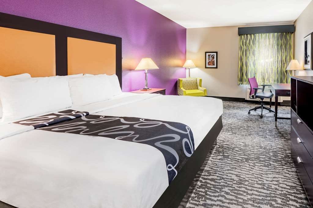 Hotel La Quinta Inn Ste DFW AP W photo 3