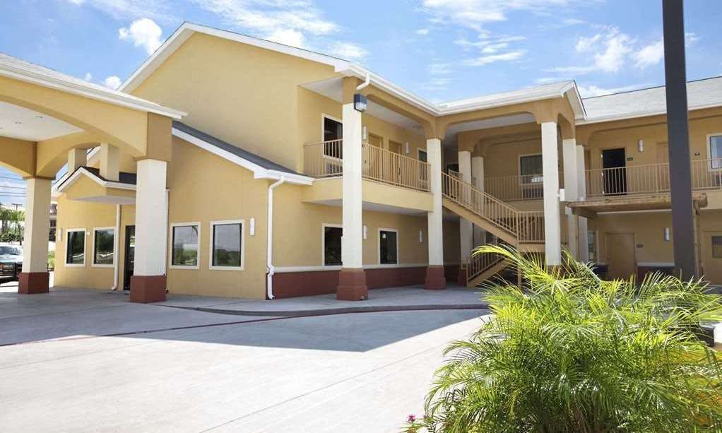 Days Inn & Suites by Wyndham Gonzales TX