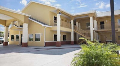 Days Inn & Suites by Wyndham Gonzales TX