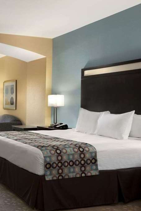 Hotel Days Inn & Suites by Wyndham Gonzales TX photo 1