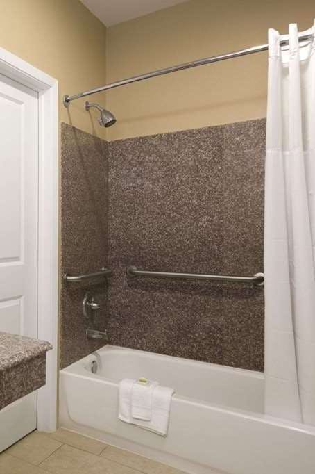 Hotel Days Inn & Suites by Wyndham Gonzales TX photo 2