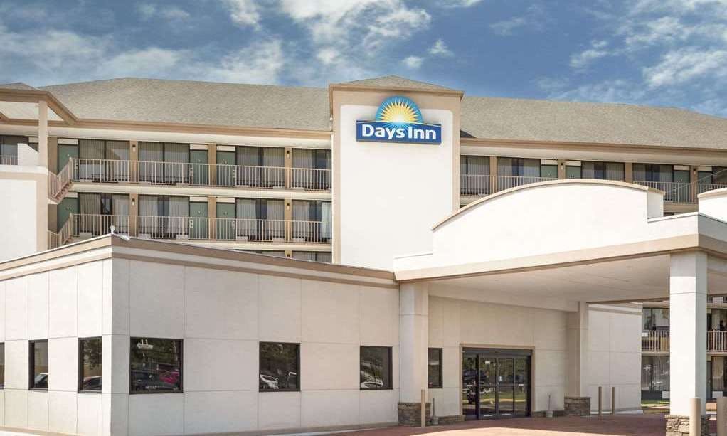 Days Inn by Wyndham Columbus-North Fort Moore