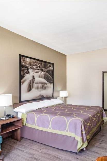 Hotel Super 8 by Wyndham Columbia photo 2