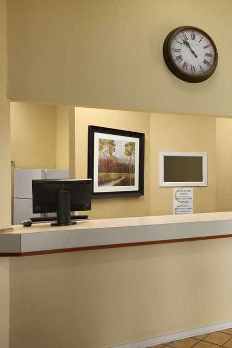 Hotel Super 8 Marion photo 5