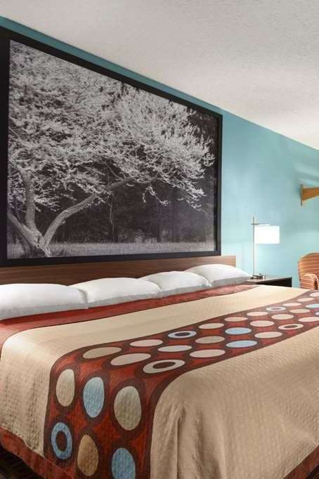 Hotel Super 8 Marion photo 1