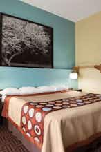 Hotel Super 8 Marion photo 2