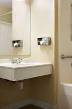 Hotel Super 8 Marion photo 4