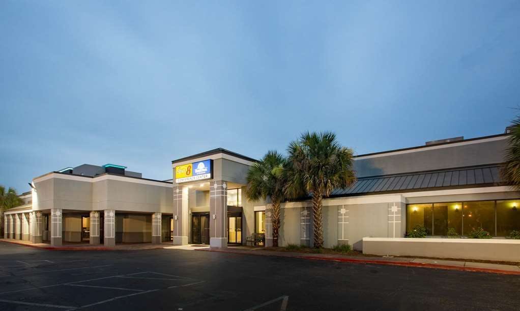 Super 8 by Wyndham Mobile I-65