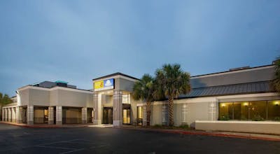 Super 8 by Wyndham Mobile I-65