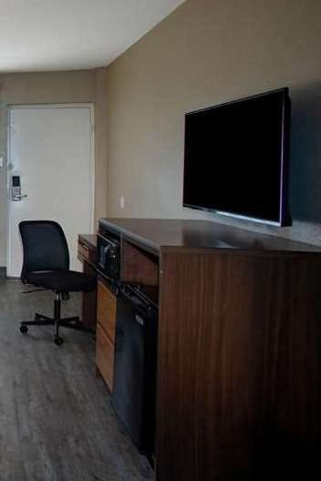 Hotel Super 8 by Wyndham Mobile I-65 photo 3