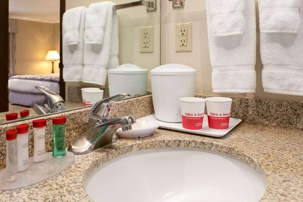 Hotel Ramada by Wyndham Moses Lake photo 3