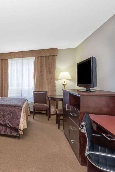 Hotel Super 8 Innisfail photo 3