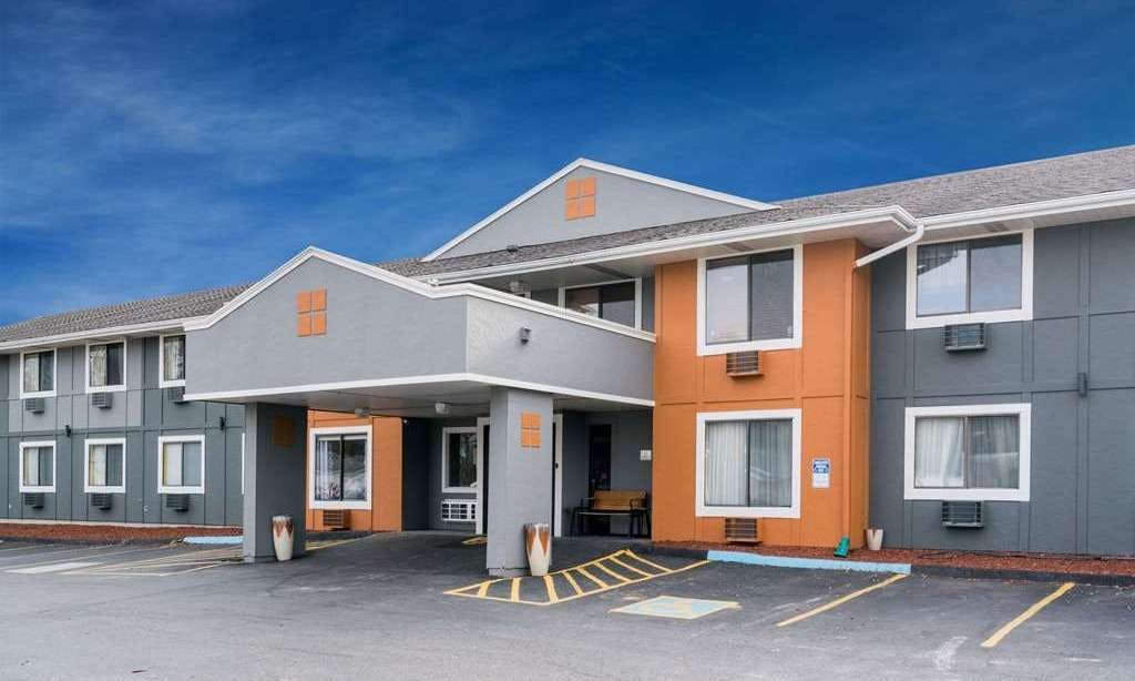 Super 8 by Wyndham Rochester Mayo Clinic Area