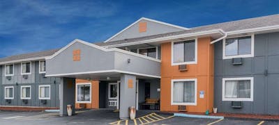 Super 8 by Wyndham Rochester Mayo Clinic Area