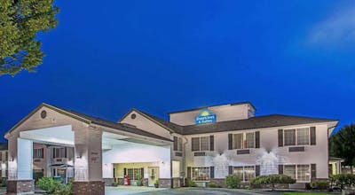 Days Inn & Suites by Wyndham Gresham