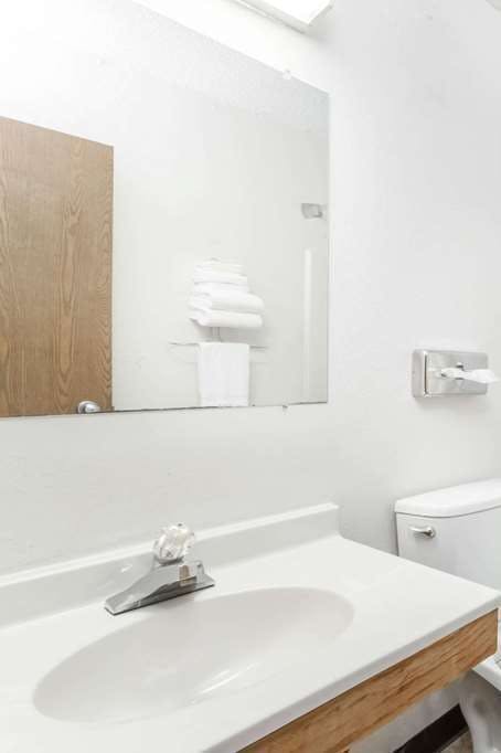 Hotel Super 8 by Wyndham Sidney NY photo 3
