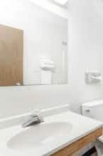 Hotel Super 8 by Wyndham Sidney NY photo 3