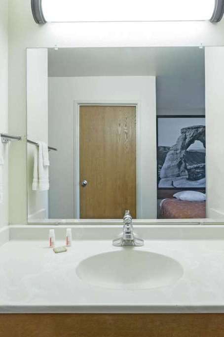 Hotel Super 8 by Wyndham Green River photo 3