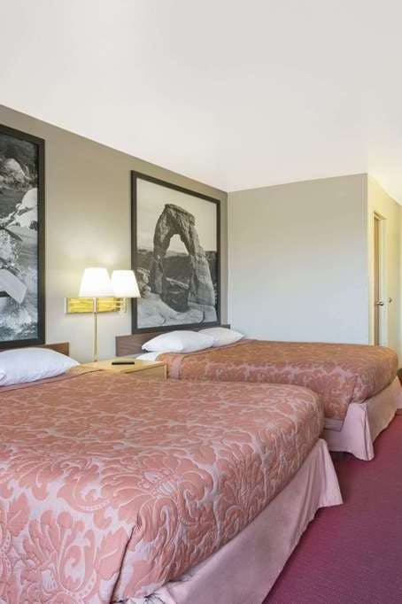 Hotel Super 8 by Wyndham Green River photo 2