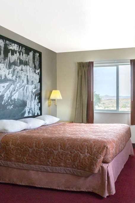 Hotel Super 8 by Wyndham Green River photo 1