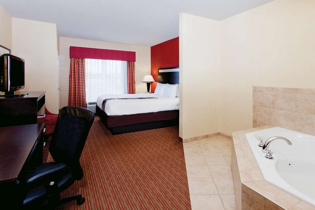 Hotel La Quinta Inn & Suites by Wyndham Warner Robins - Robins AFB photo 4