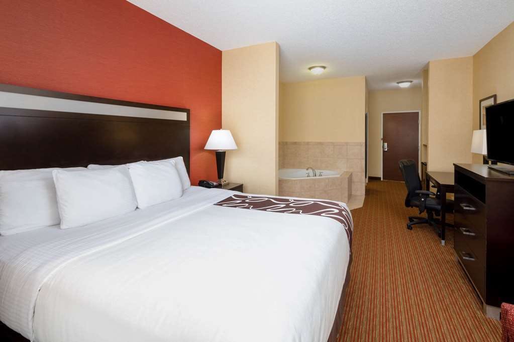 Hotel La Quinta Inn & Suites by Wyndham Warner Robins - Robins AFB photo 3