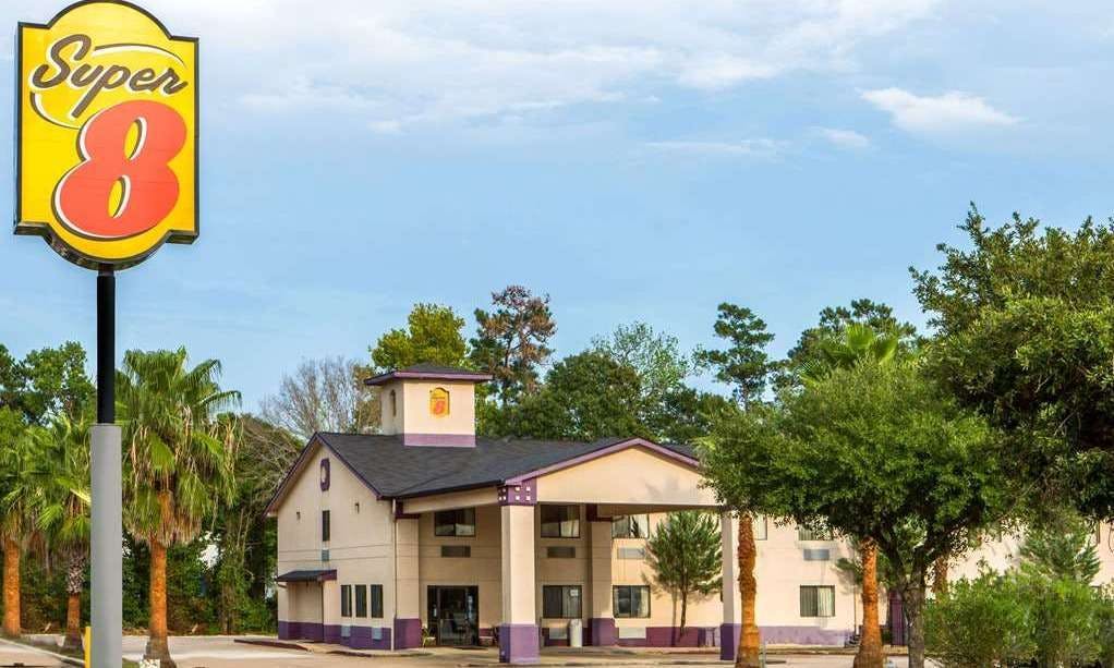 Super 8 Cleveland TX
