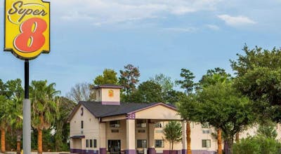 Super 8 Cleveland TX