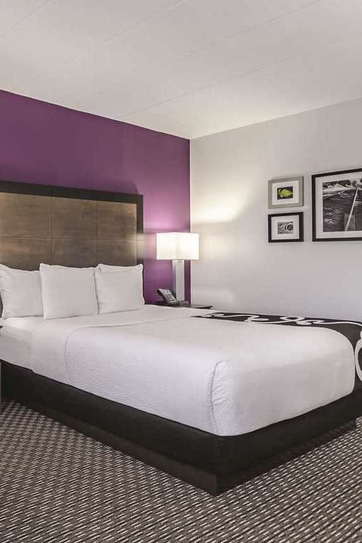 Hotel La Quinta Inn & Suites by Wyndham Warwick Providence Airport photo 1