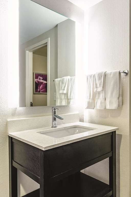 Hotel La Quinta Inn & Suites by Wyndham Warwick Providence Airport photo 5