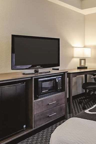 Hotel La Quinta Inn & Suites by Wyndham Warwick Providence Airport photo 4